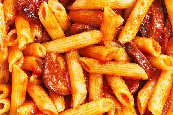 Macaroni con tomate