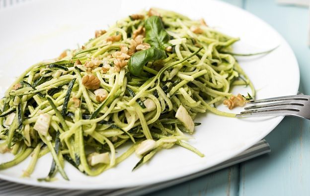 Espaguetis de calabacín al pesto
