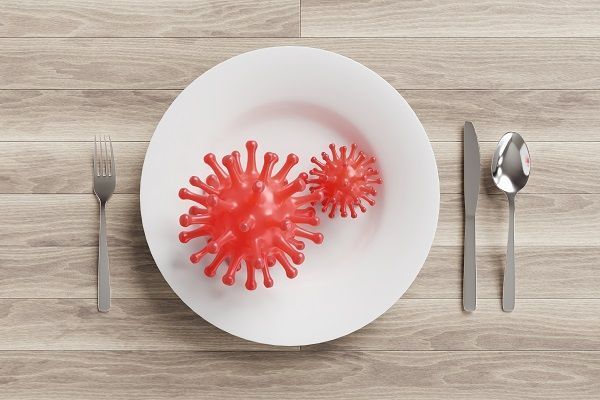 Plato de comida con virus COVID