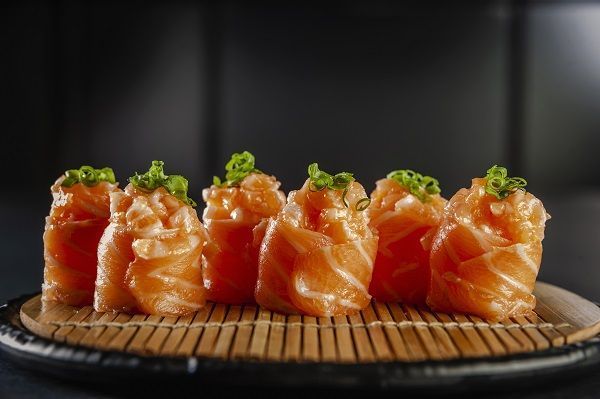 Rollitos de salmón